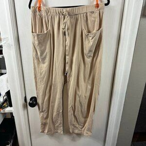 Stateside khaki casual front pocket Capri 100% cotton pants.